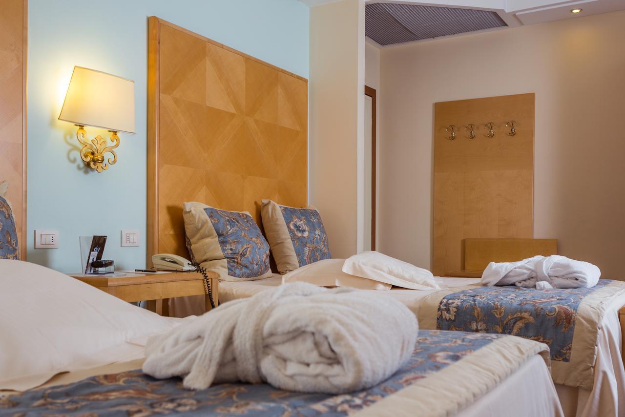 Hotel Luna Riccione E Aqua Spa Only Adults +12 Kültér fotó