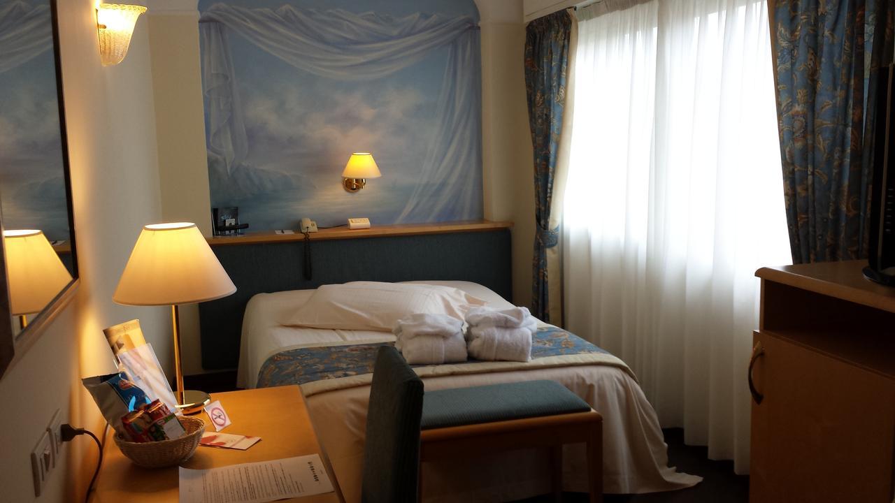 Hotel Luna Riccione E Aqua Spa Only Adults +12 Kültér fotó