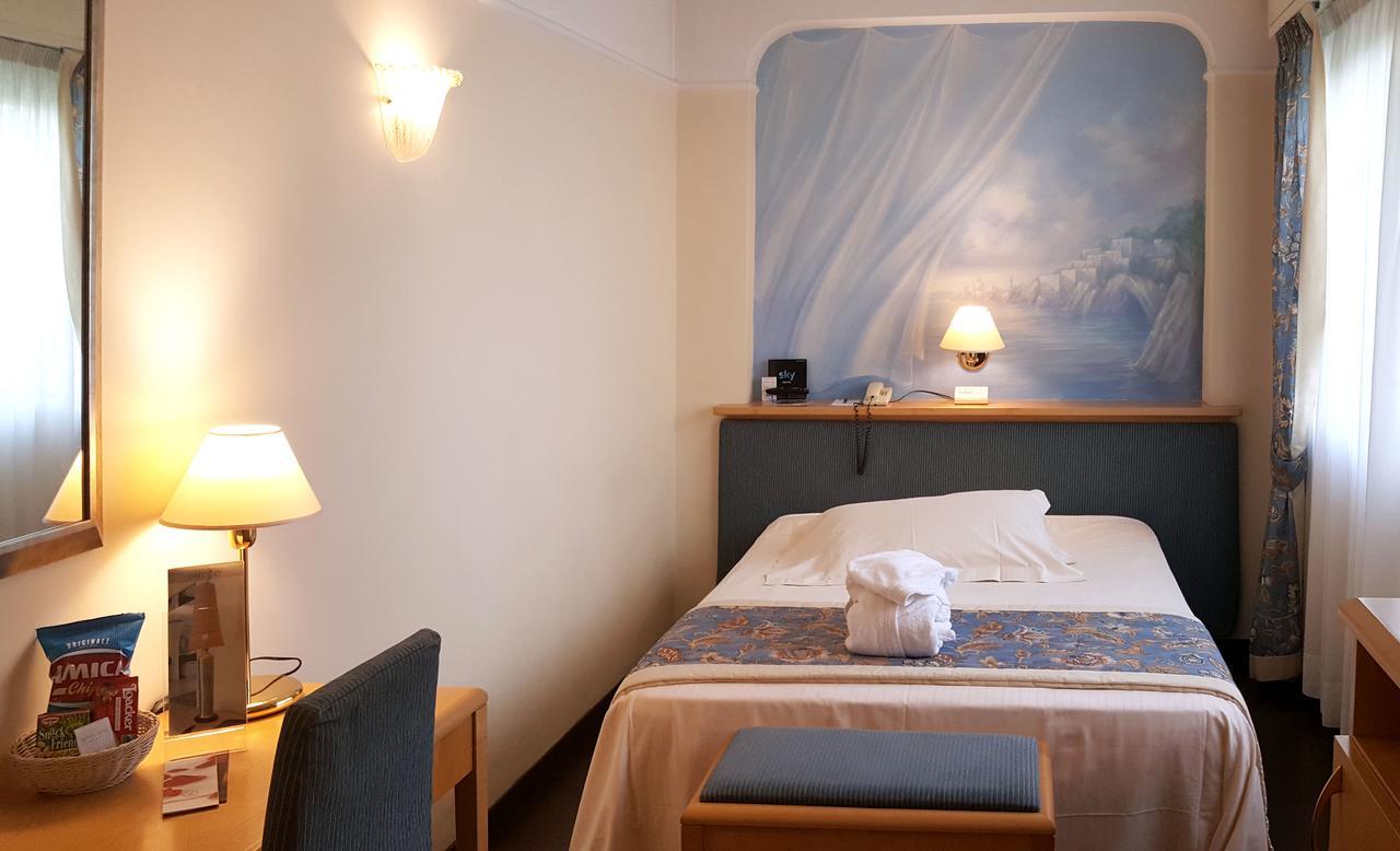 Hotel Luna Riccione E Aqua Spa Only Adults +12 Kültér fotó